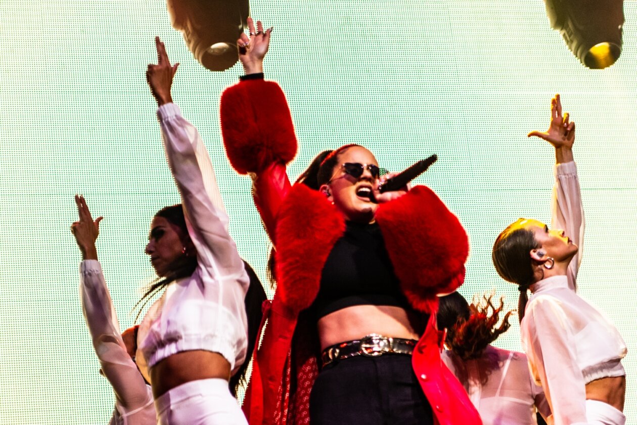 Rosalías Flamenco Pop on stage – kurz nach dem Release von "El Mal Querer". – Rosalía.