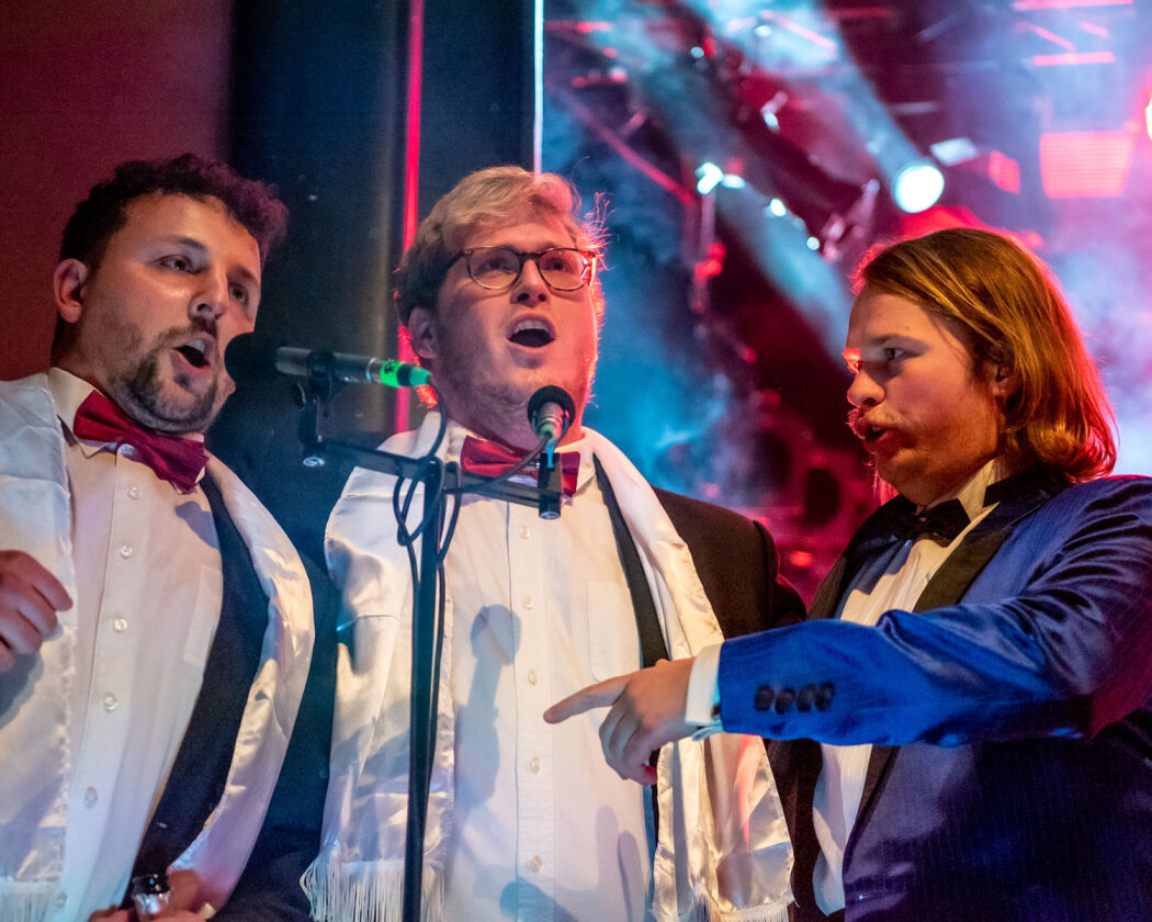 Roy Bianco Und Die Abbrunzati Boys – Die Weihnachtstour von Roy Bianco &amp; Die Abbrunzati Boys. Support: Pizza mit Die Oper. – Die Oper / Roy Bianco & Die Abbrunzati Boys.