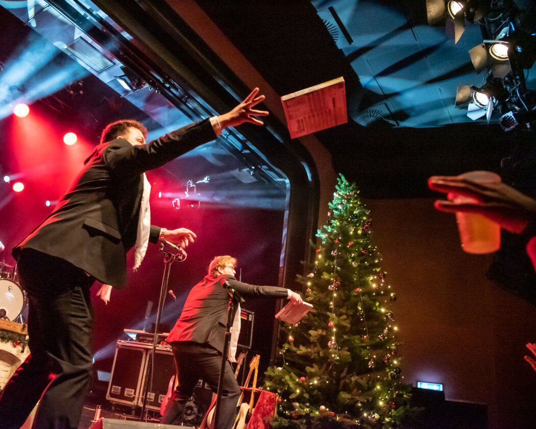 Roy Bianco Und Die Abbrunzati Boys – Die Weihnachtstour von Roy Bianco &amp; Die Abbrunzati Boys. Support: Pizza mit Die Oper. – Die Oper.