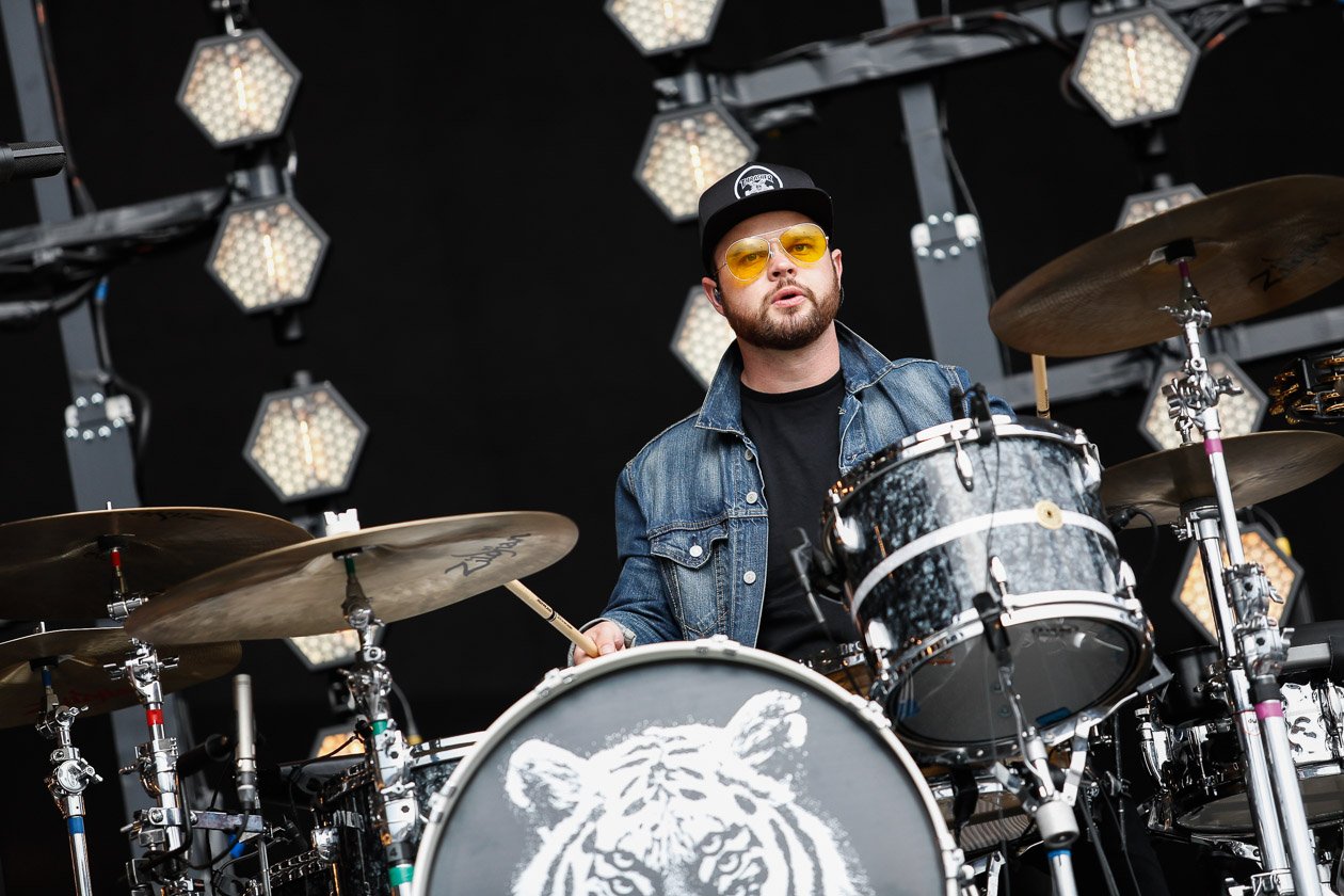 Royal Blood – Ob Scheeßel oder Neuhausen o.E.: Die beiden Briten legten ein dickes Brett auf. – Ben hinterm Kit.