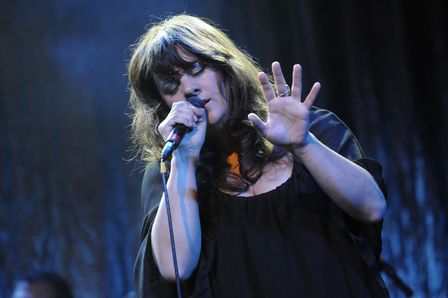 Sarah Joyce aka Rumer beehrt ihre Kölner Fans. – Rumer.