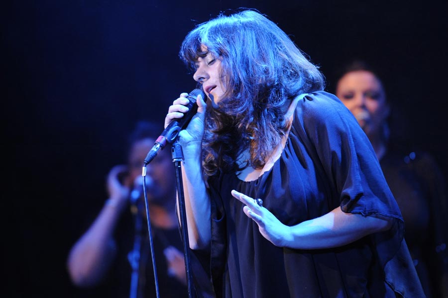 Sarah Joyce aka Rumer beehrt ihre Kölner Fans. – Sarah Joyce, besser bekannt unter ihrem Künstlernamen ...