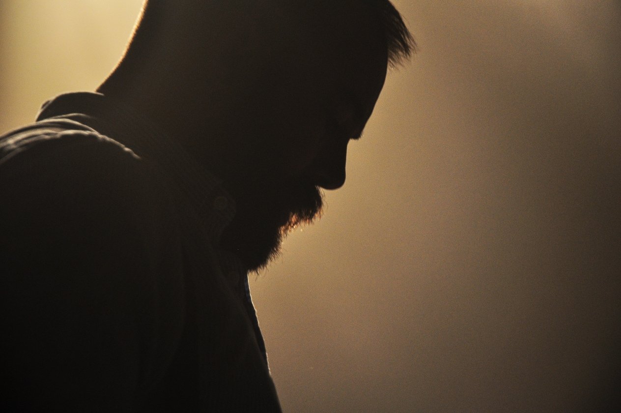 Russian Circles – Unmittelbar vor Karneval total erfreut sich ein gar nicht mal so bunter Haufen Faschingsabstinenzler einer letzten Post-Metal-Show mit Tiefgang. – Brian Cook.
