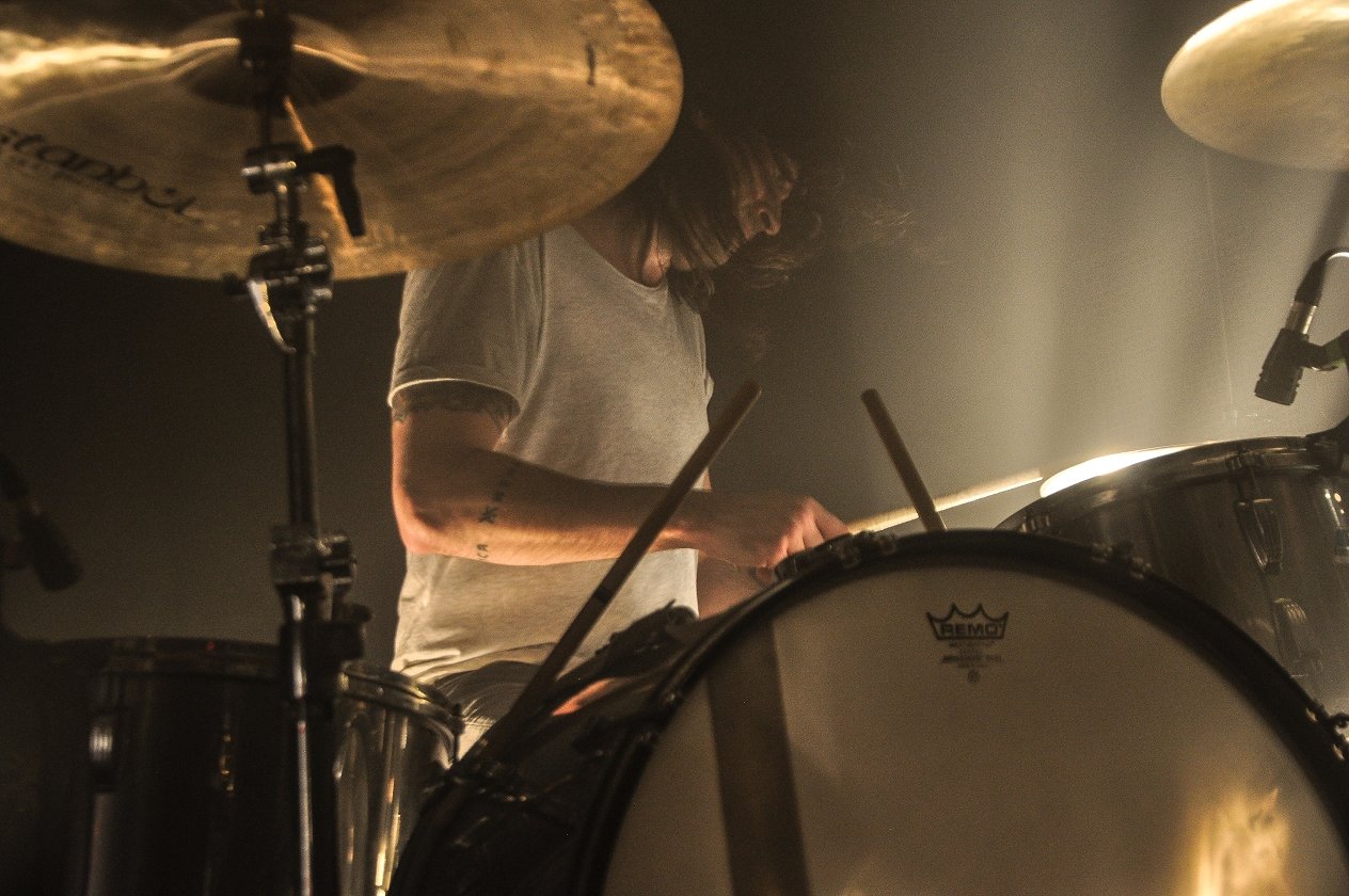 Russian Circles – Unmittelbar vor Karneval total erfreut sich ein gar nicht mal so bunter Haufen Faschingsabstinenzler einer letzten Post-Metal-Show mit Tiefgang. – Dave Turncrantz.