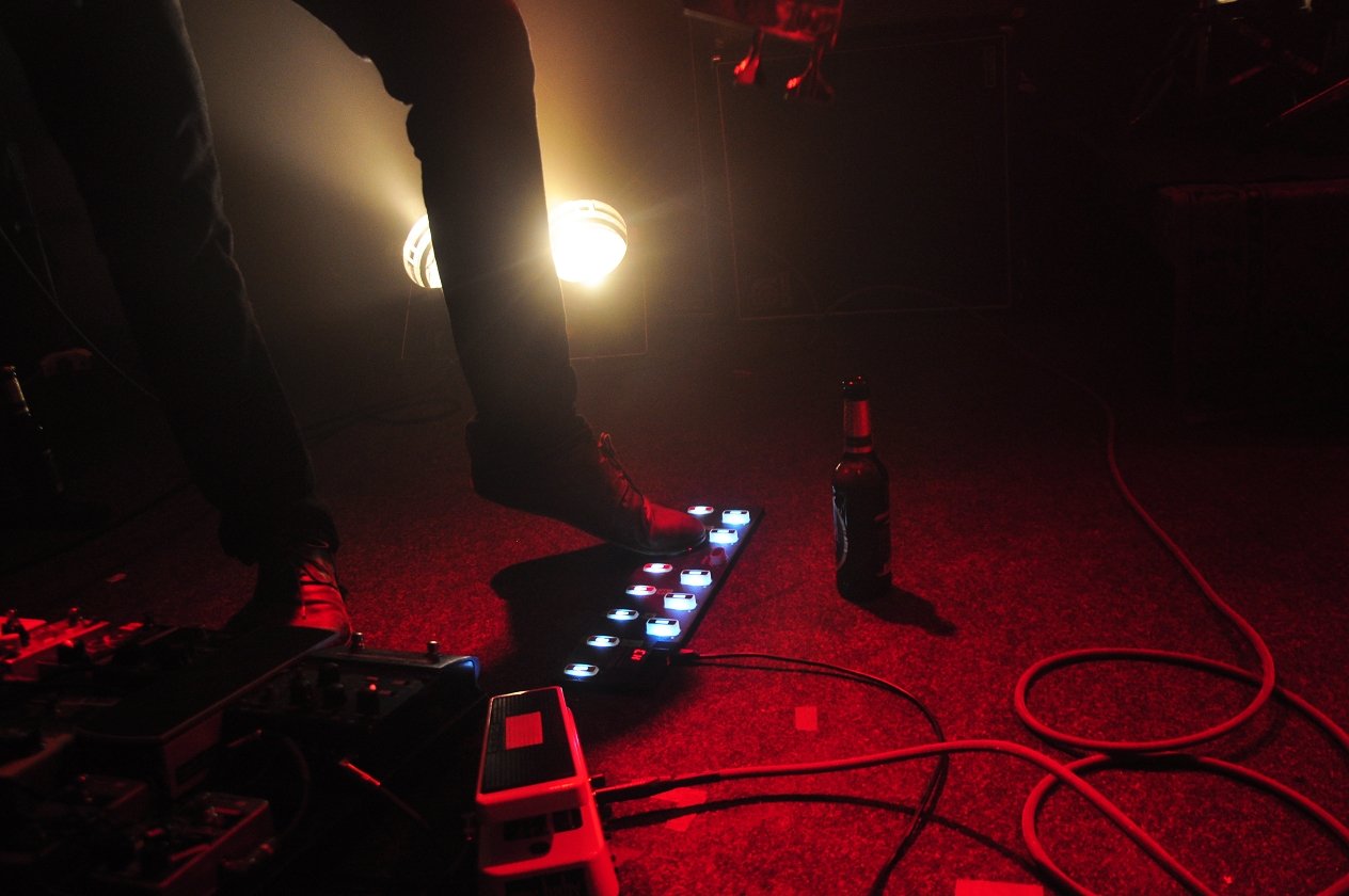 Russian Circles – Unmittelbar vor Karneval total erfreut sich ein gar nicht mal so bunter Haufen Faschingsabstinenzler einer letzten Post-Metal-Show mit Tiefgang. – Und MIDI-Fußorgel erst.