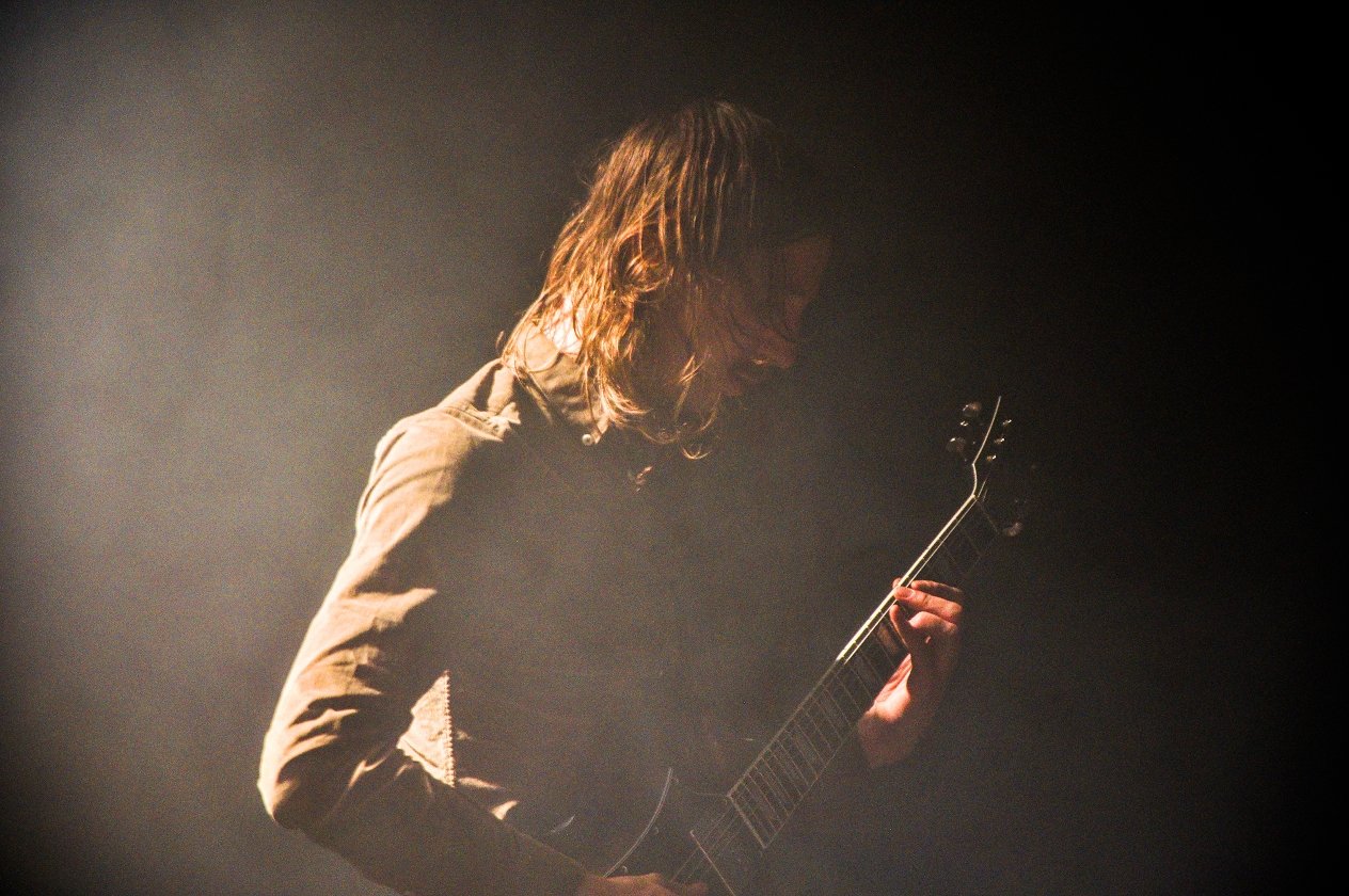 Russian Circles – Unmittelbar vor Karneval total erfreut sich ein gar nicht mal so bunter Haufen Faschingsabstinenzler einer letzten Post-Metal-Show mit Tiefgang. – Mike Sullivan.