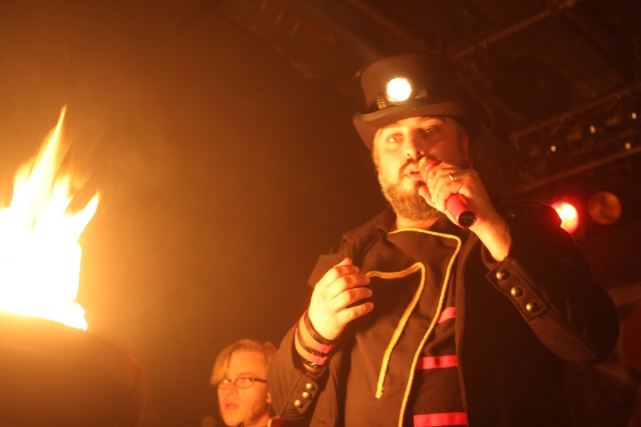 Russkaja mischen den Kulturladen in Konstanz auf. – Mit lodernder Feuerschale...