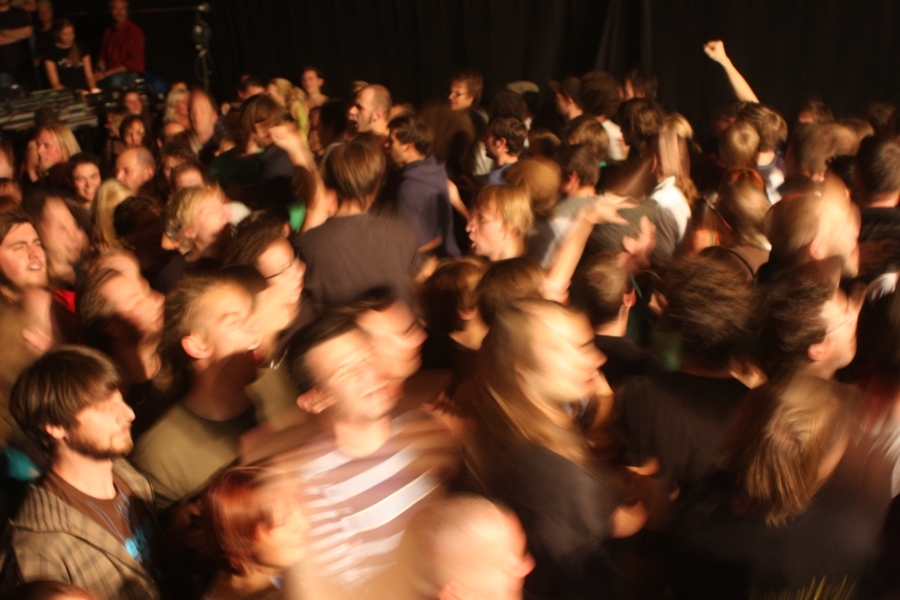 Russkaja mischen den Kulturladen in Konstanz auf. – Die Zuschauer wissen, was zu tun ist...