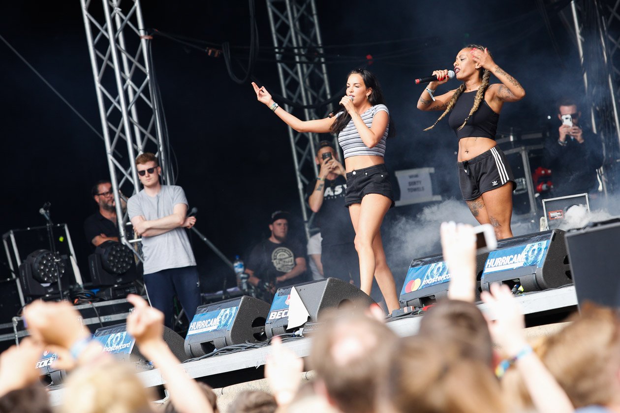 SXTN – Fetsivaltauglich sind die beiden Berlinerinnen. – Beim Southside.