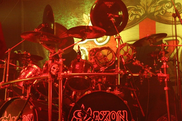 Saxon – Biff und seine Jungs sind mit Motörhead unterwegs. – Nigel Glockler