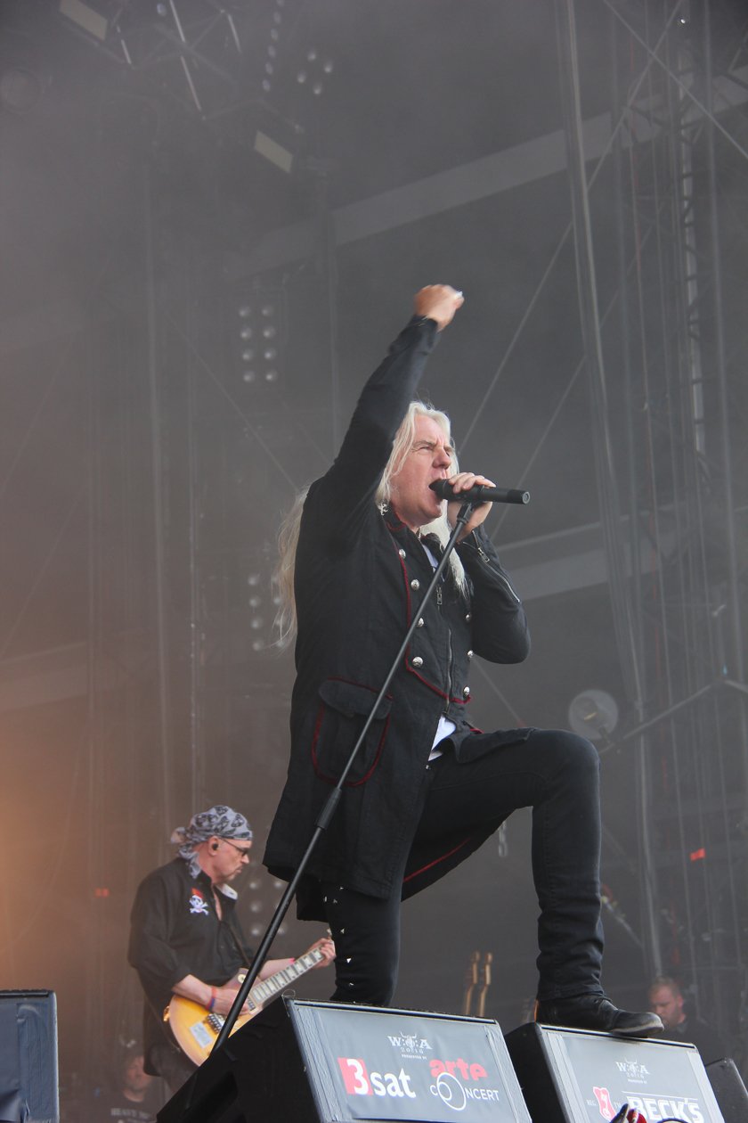 Saxon – Heavy Metal-Dinos bei der Arbeit. – Biff.