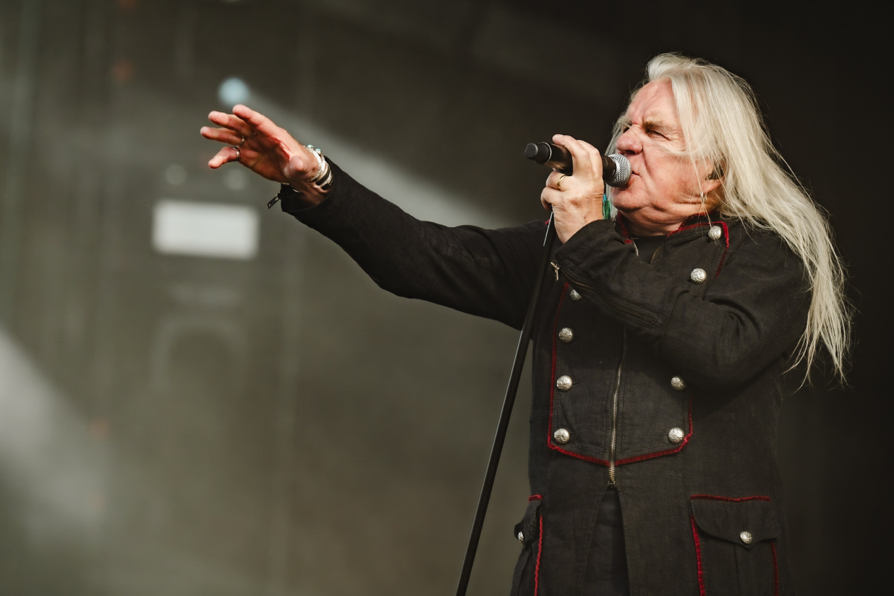Die Klassiker der Briten zünden zuverlässig: Biff Byford  und Co. auf der Harder Stage. – Saxon.