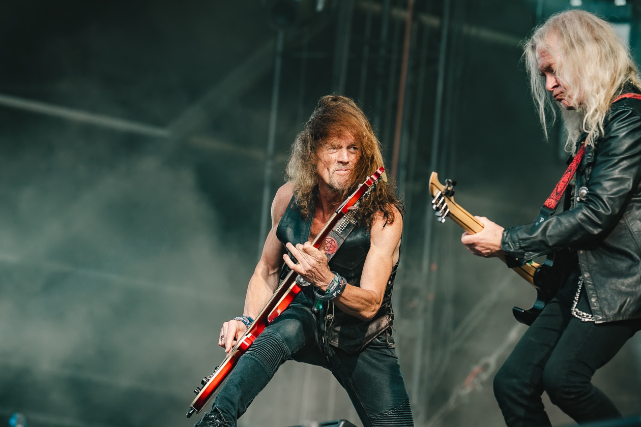 Die Klassiker der Briten zünden zuverlässig: Biff Byford  und Co. auf der Harder Stage. – Saxon.
