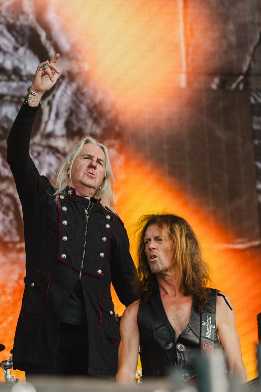 Die Klassiker der Briten zünden zuverlässig: Biff Byford  und Co. auf der Harder Stage. – Saxon.