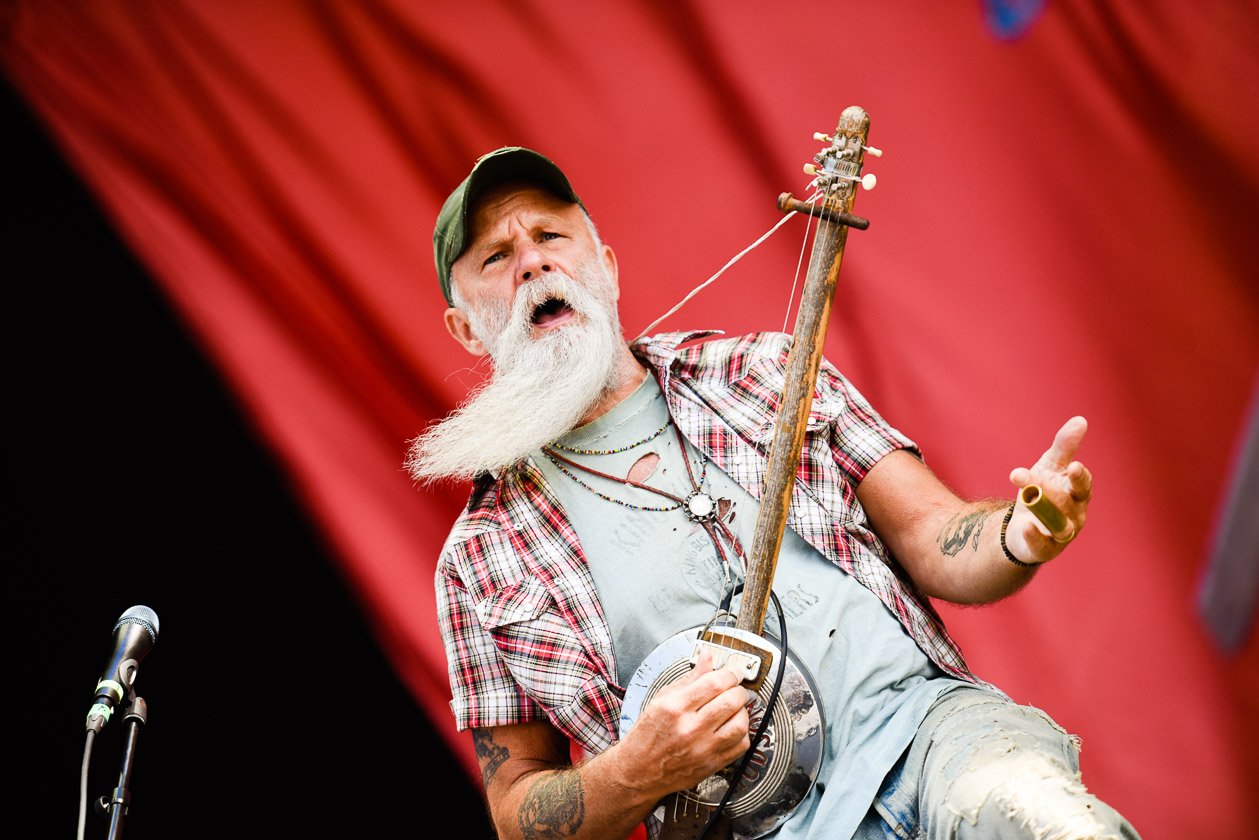 Der weit über 70-jährige Kalifornier ist ein echter Festivalliebling. – Seasick Steve.