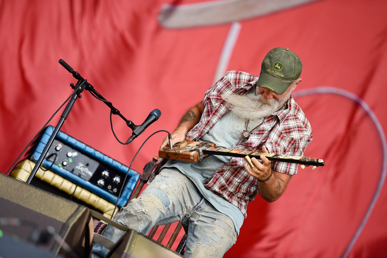 Der weit über 70-jährige Kalifornier ist ein echter Festivalliebling. – Seasick Steve.