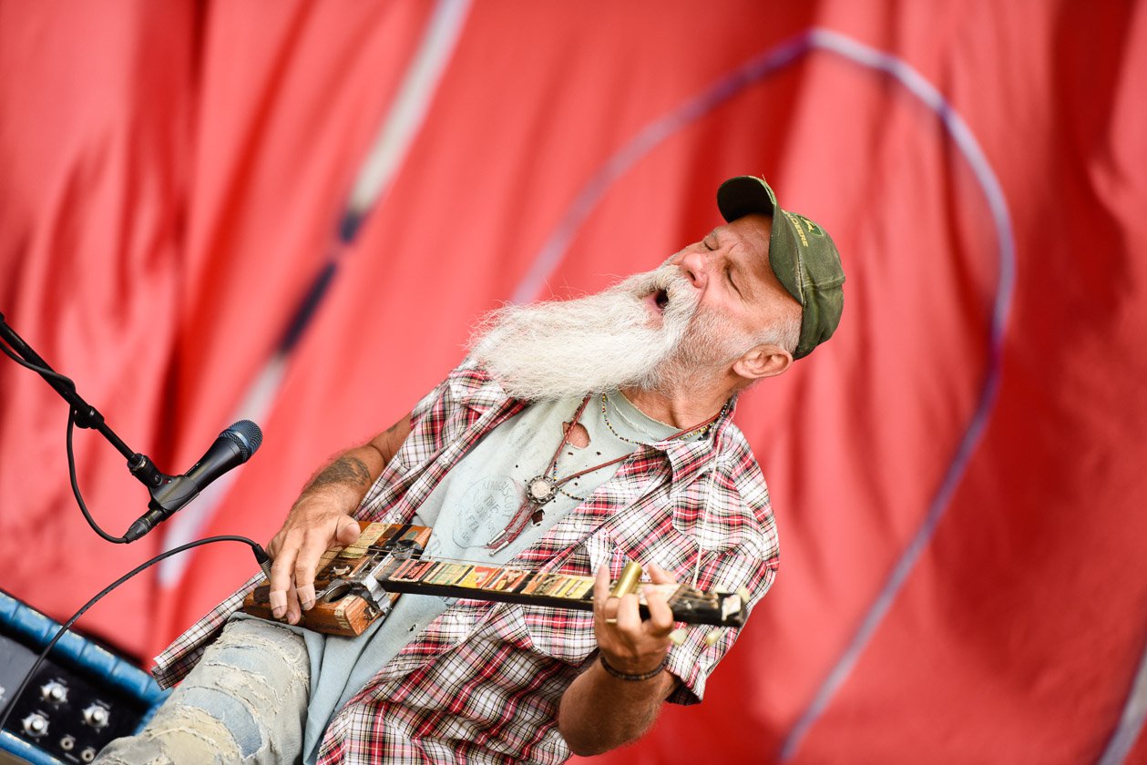 Der weit über 70-jährige Kalifornier ist ein echter Festivalliebling. – Seasick Steve.