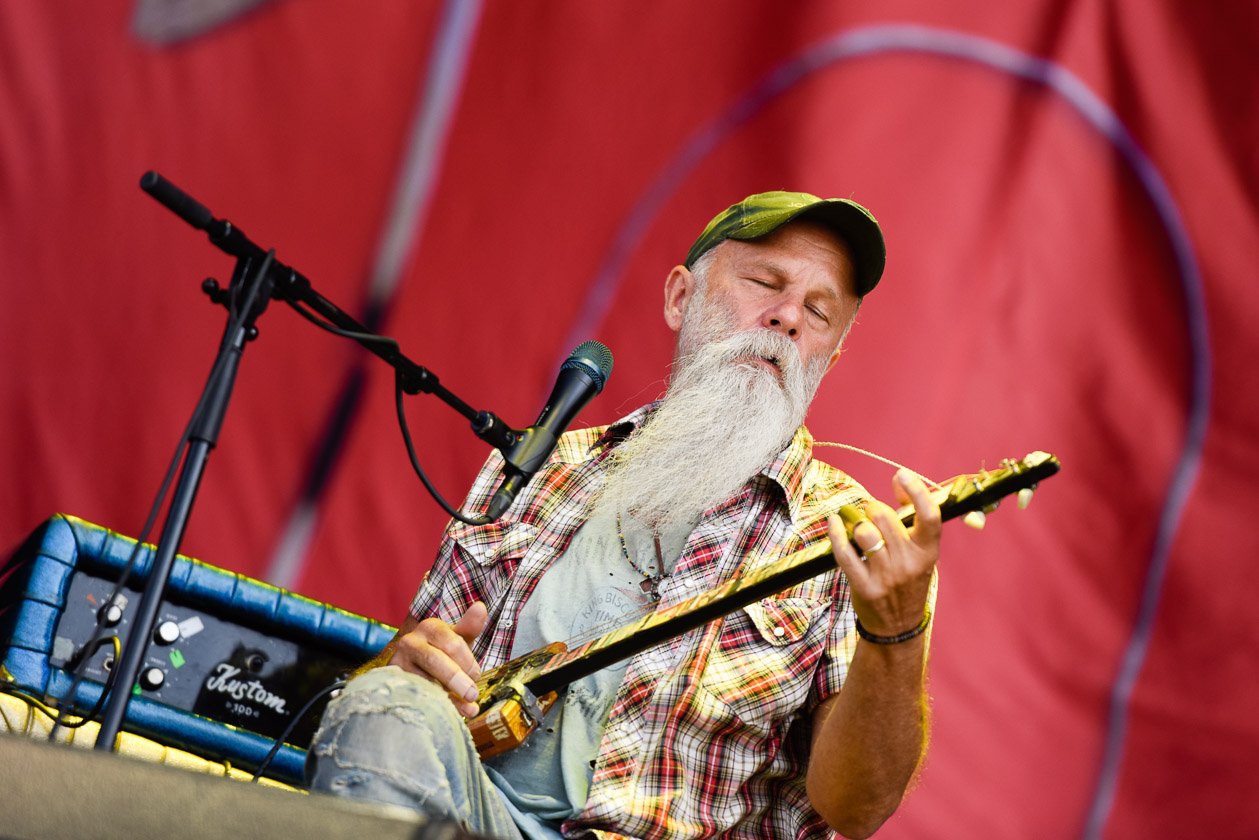 Der weit über 70-jährige Kalifornier ist ein echter Festivalliebling. – Seasick Steve.