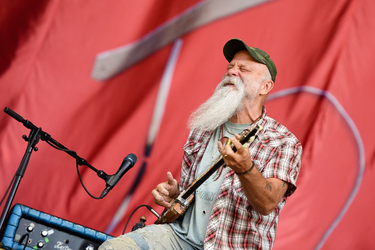 Der weit über 70-jährige Kalifornier ist ein echter Festivalliebling. – Seasick Steve.
