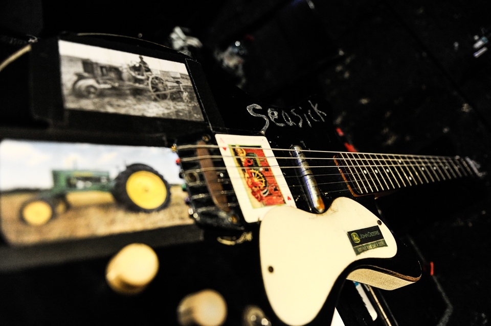 Seasick Steve und seine Gitarren in Zürich. – Seasick Steve, Zürich, 2013