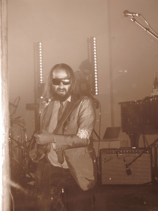 Sebastien Tellier – ... spielte Frankreichs begehrtester Synth-Crooner in Berlin.