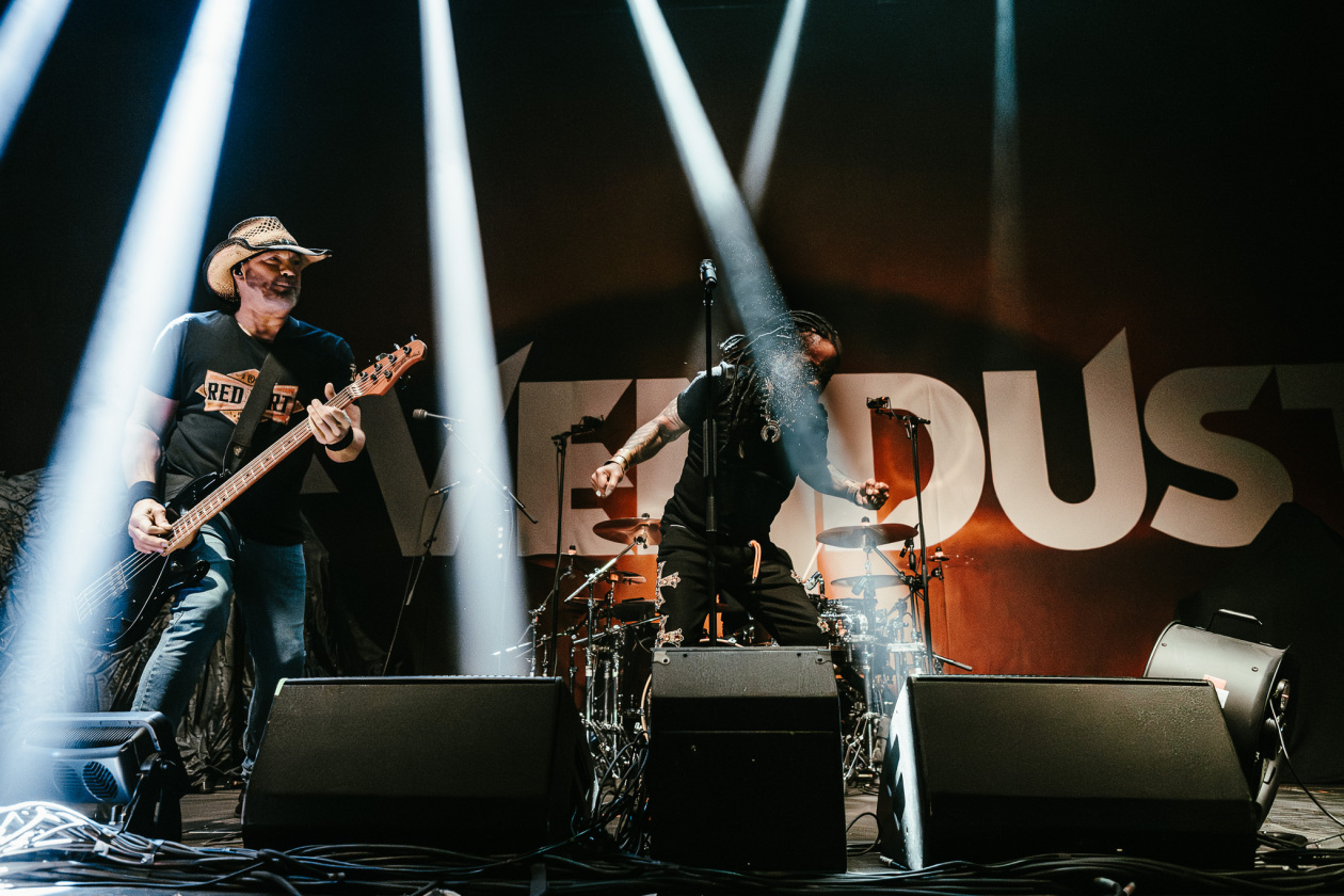 Im Tourtross mit Alter Bridge und Daughtry: die Hardrock/Metal-Truppe aus Atlanta. – Sevendust.