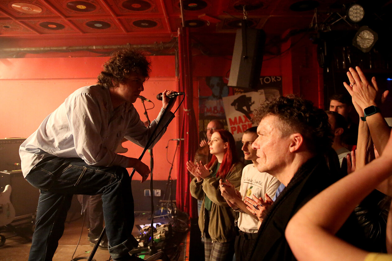 Mit dem Drittling "Food For Worms" on tour: die Post-Punk aus Süd-London. – Shame.