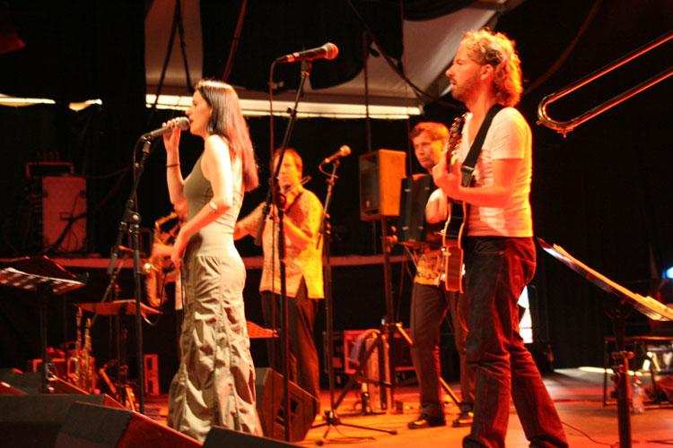 Shantel und das Bucovina Club Orkestar beim Zeltival in Karlsruhe. – 