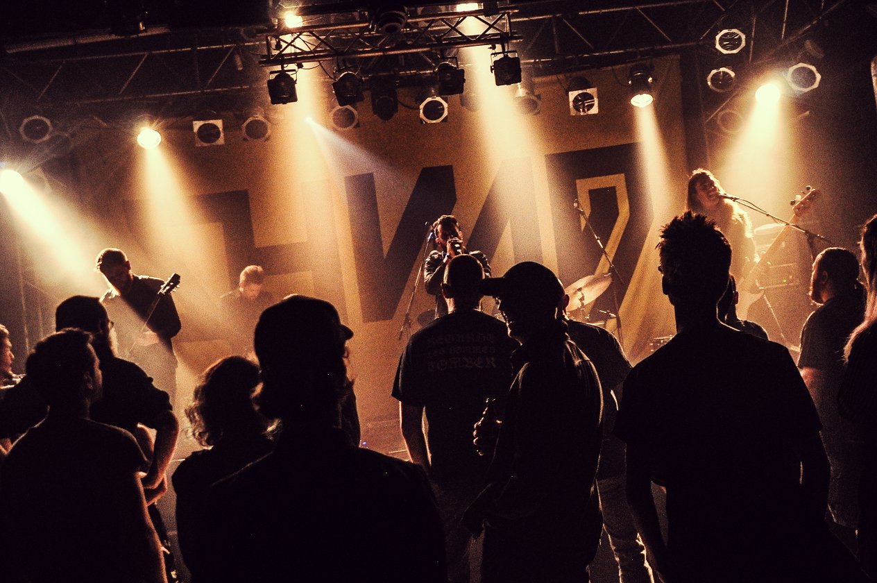 Shining (N) – Blackjazz in Köln – ein Vorgeschmack auf anstehende Großtaten. – Shining.