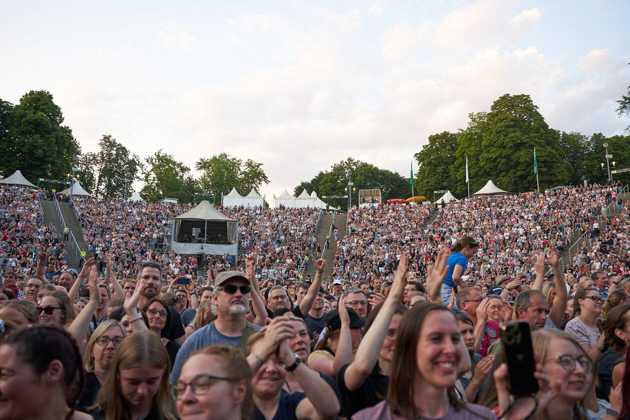 Silbermond – Special Guest und "Sing meinen Song"-Kollegen Clueso schaute bei Stefanie Kloß und Co. auch noch vorbei. – Wuhlheide.