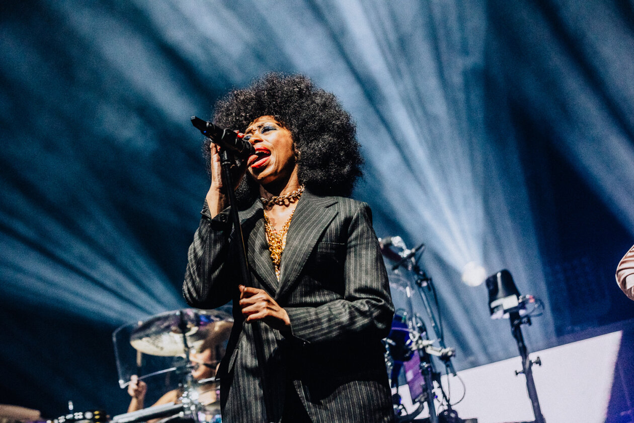 Auf Stippvisite in der Haupstadt: Jim Kerr, Charlie Burchill und Band auf Global Tour 2024. – Simple Minds.