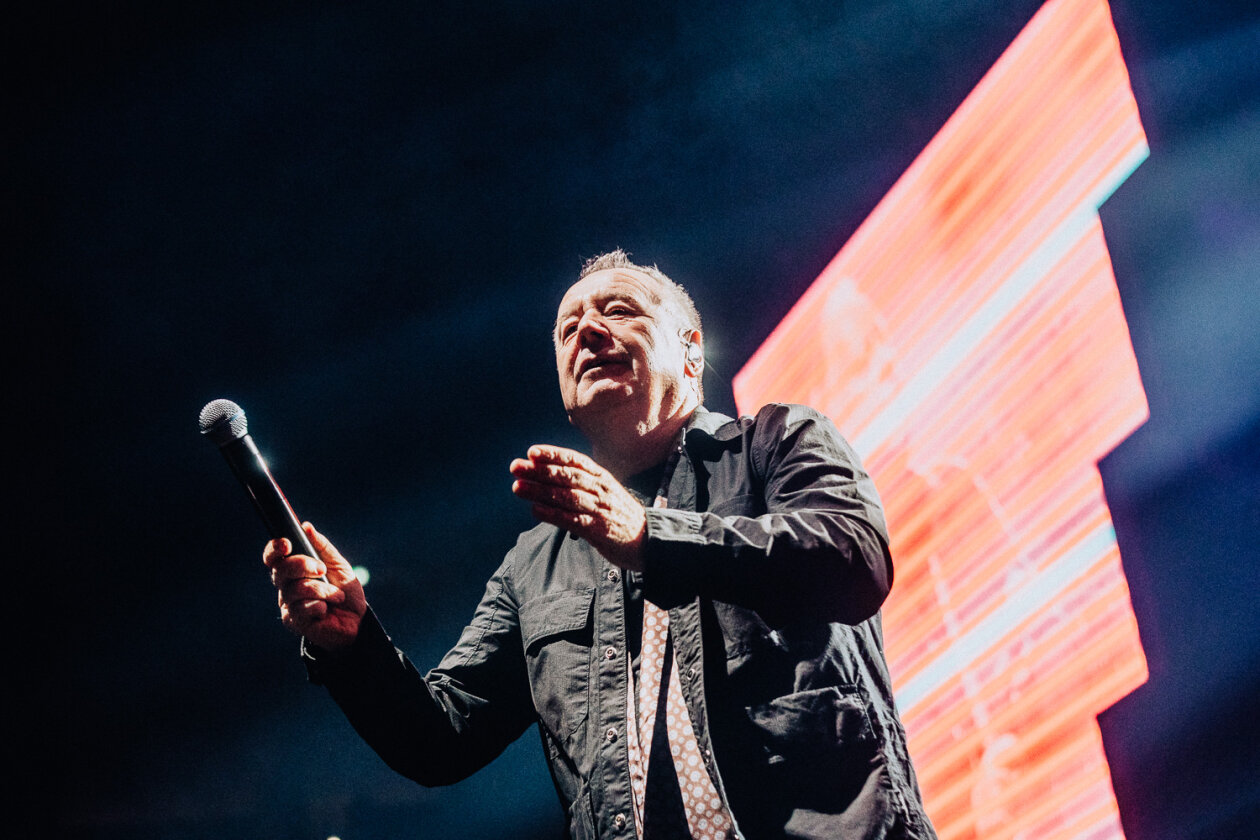 Auf Stippvisite in der Haupstadt: Jim Kerr, Charlie Burchill und Band auf Global Tour 2024. – Simple Minds.