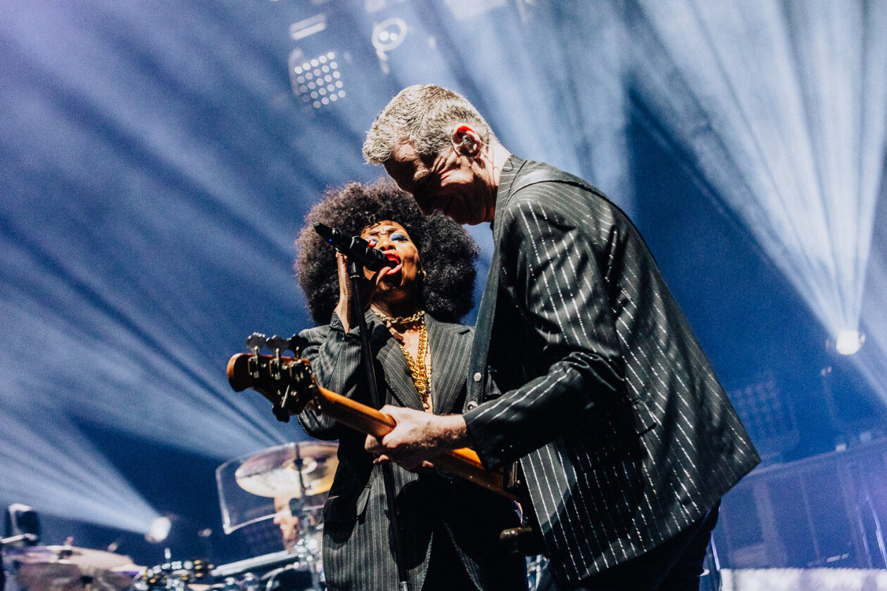 Auf Stippvisite in der Haupstadt: Jim Kerr, Charlie Burchill und Band auf Global Tour 2024. – Simple Minds.