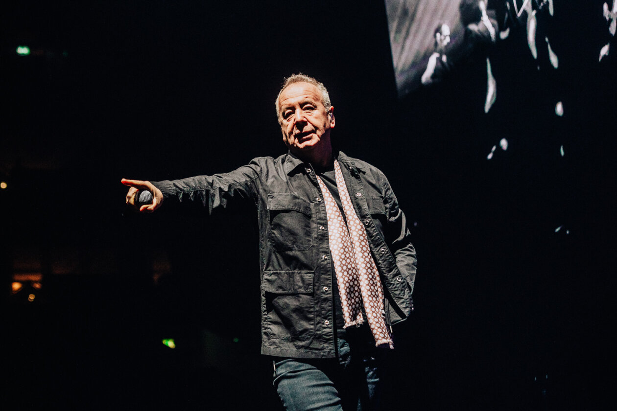 Auf Stippvisite in der Haupstadt: Jim Kerr, Charlie Burchill und Band auf Global Tour 2024. – Simple Minds.