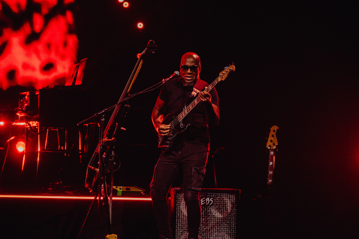 "40th Anniversary"-Tour: Sänger Mick Hucknall und Band. – Simply Red.