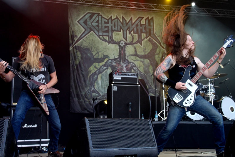 Explodieren förmlich vor Energie – Skeletonwitch