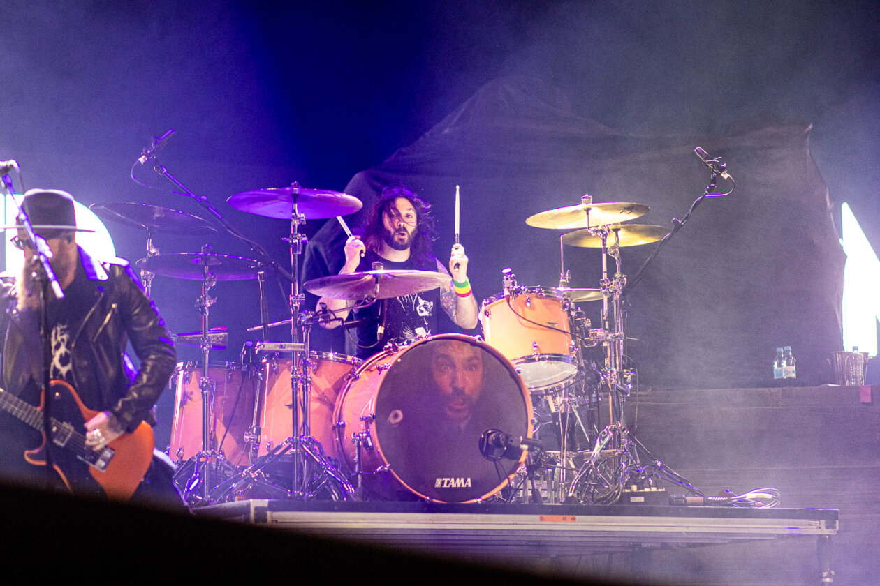 Die Reggae-Metal-Veteranen im Vorprogramm von Volbeat. – Skindred.