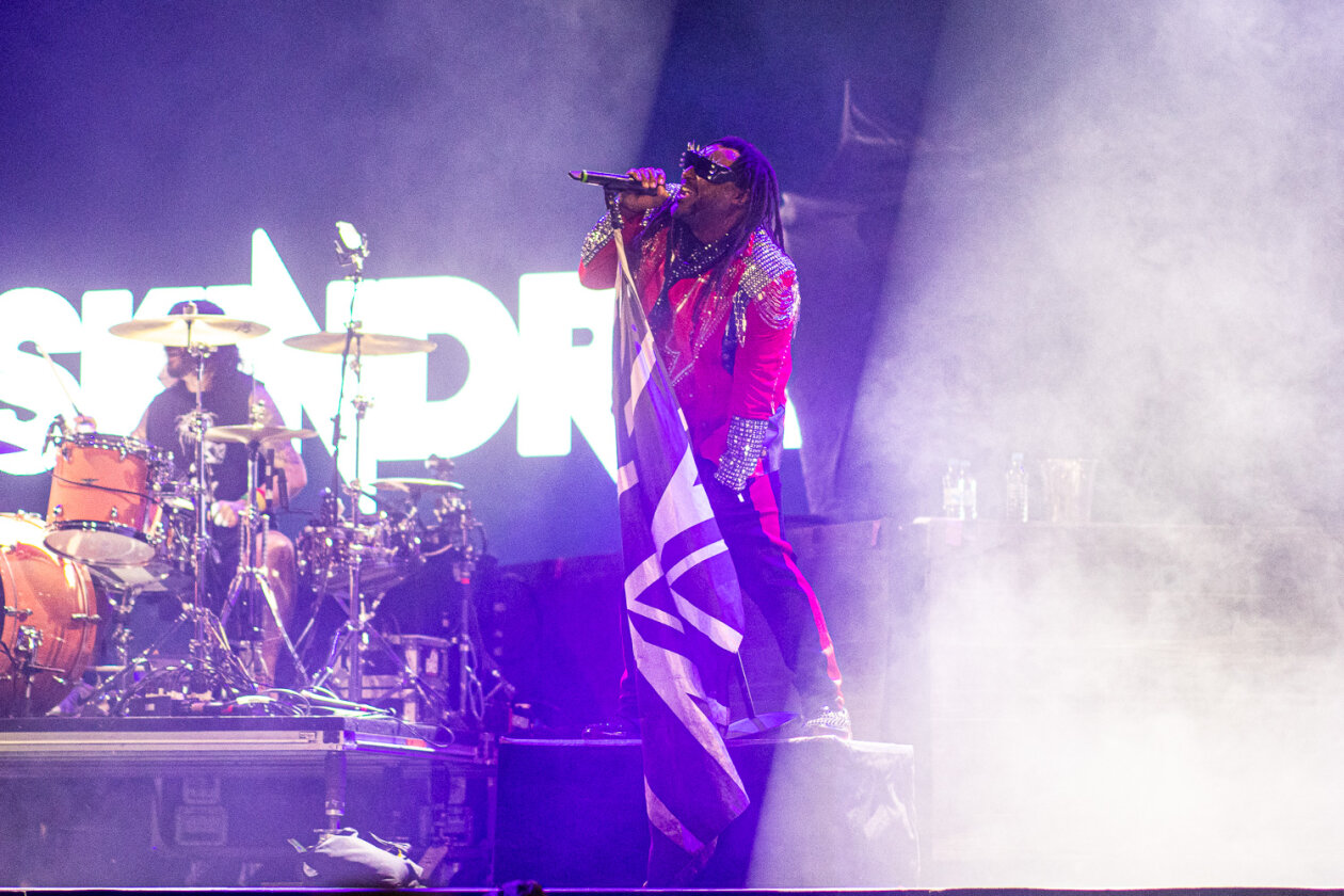 Die Reggae-Metal-Veteranen im Vorprogramm von Volbeat. – Skindred.