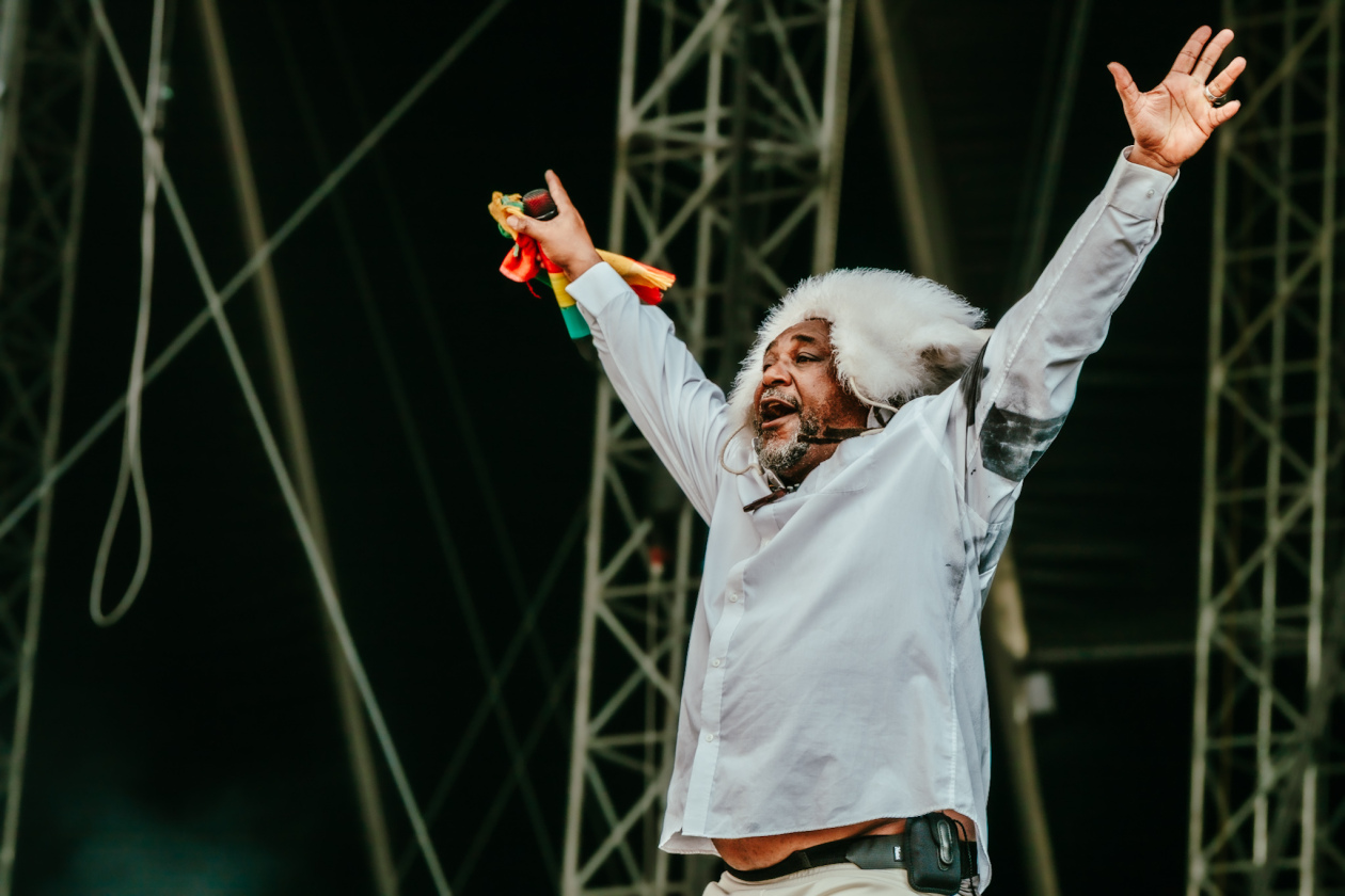 Bereits vor einem Jahrzehnt beim Doppelfestival zu Gast: die Alt-Metal-veteranen aus Wales. – Skindred.