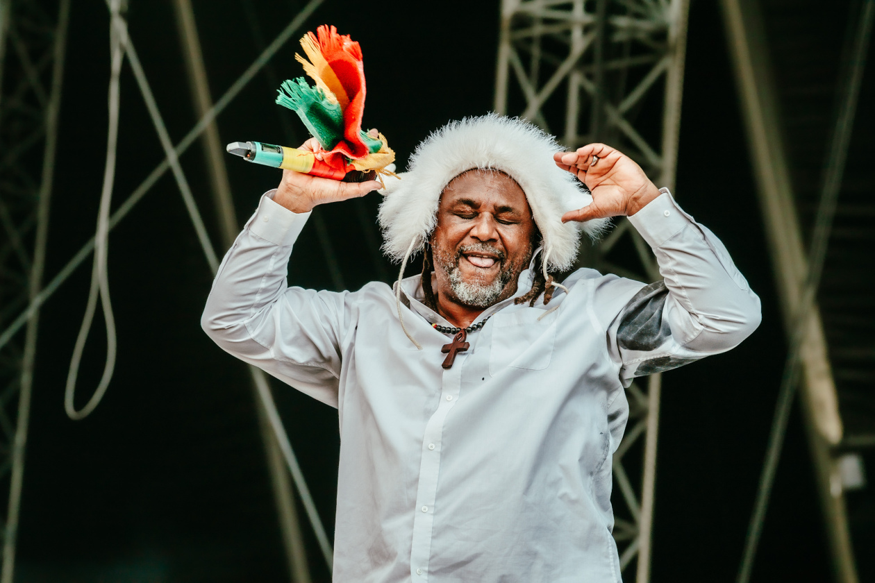 Bereits vor einem Jahrzehnt beim Doppelfestival zu Gast: die Alt-Metal-veteranen aus Wales. – Skindred.