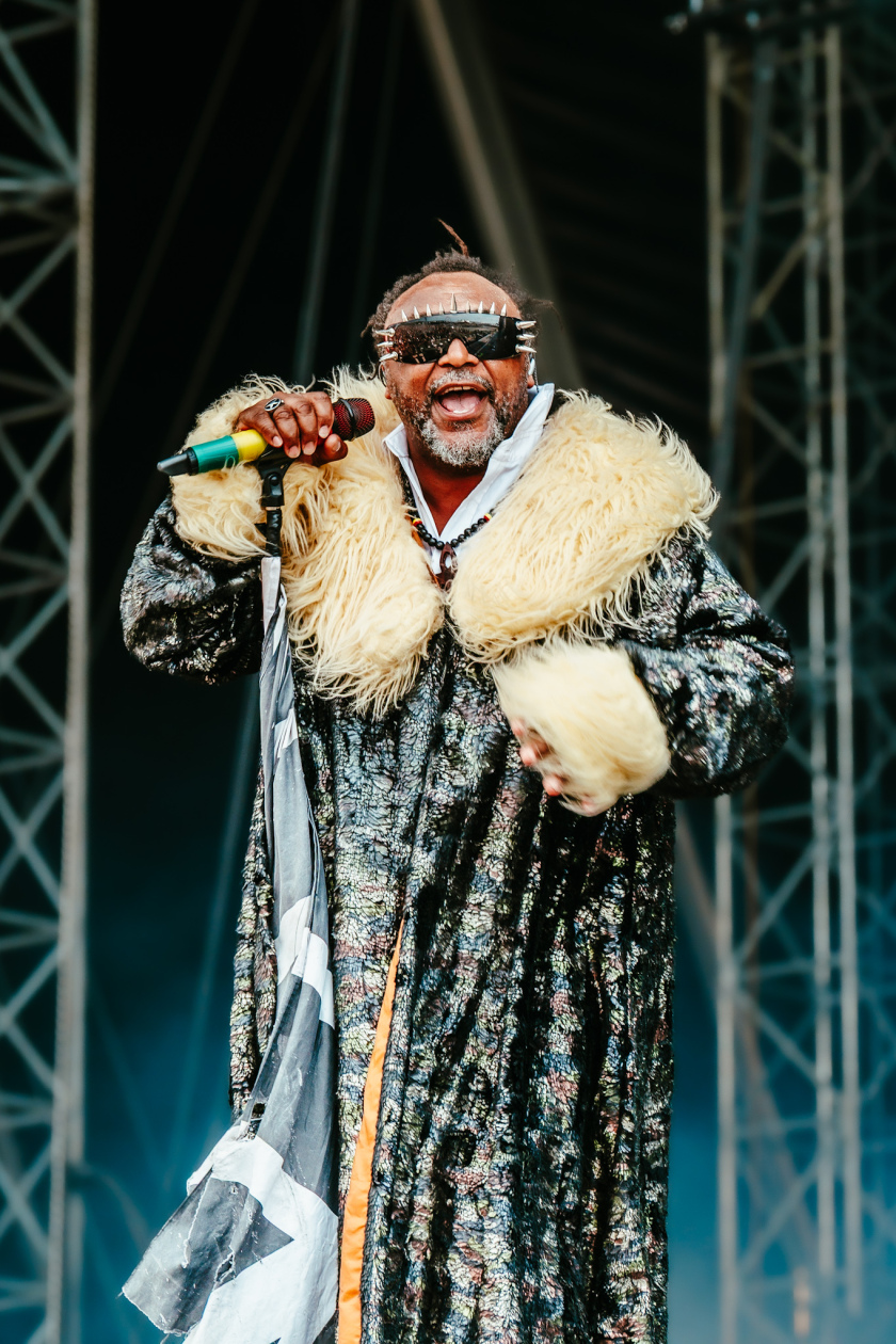 Bereits vor einem Jahrzehnt beim Doppelfestival zu Gast: die Alt-Metal-veteranen aus Wales. – Skindred.