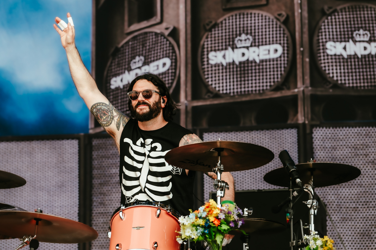 Bereits vor einem Jahrzehnt beim Doppelfestival zu Gast: die Alt-Metal-veteranen aus Wales. – Skindred.