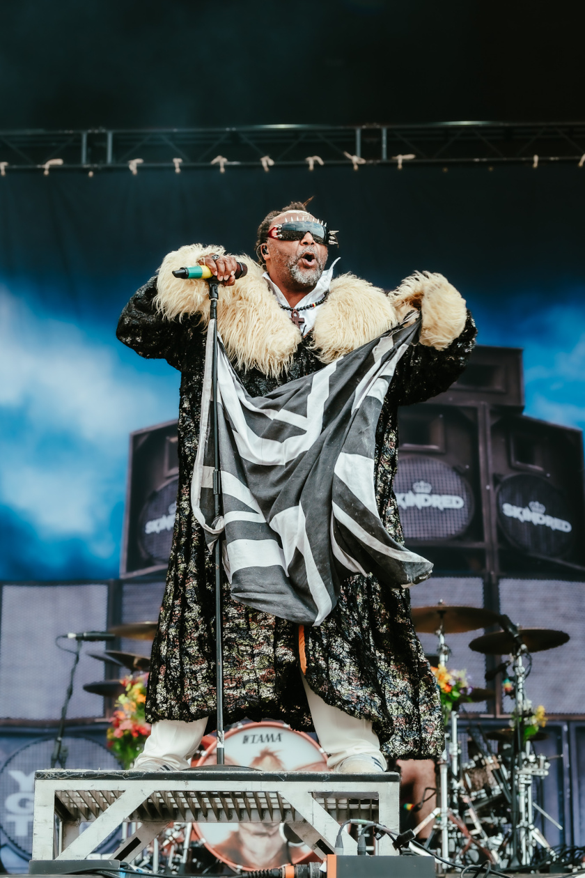 Bereits vor einem Jahrzehnt beim Doppelfestival zu Gast: die Alt-Metal-veteranen aus Wales. – Skindred.