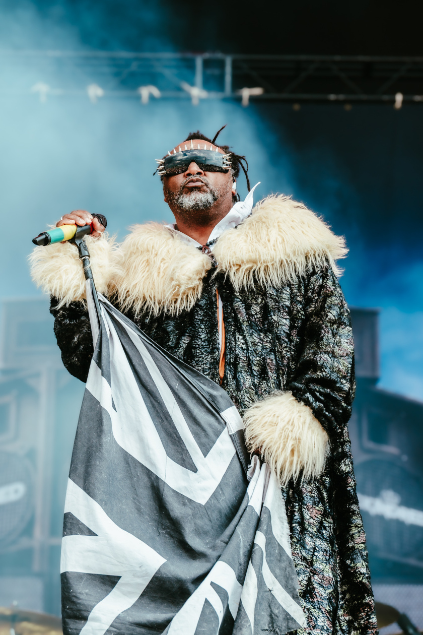 Bereits vor einem Jahrzehnt beim Doppelfestival zu Gast: die Alt-Metal-veteranen aus Wales. – Skindred.