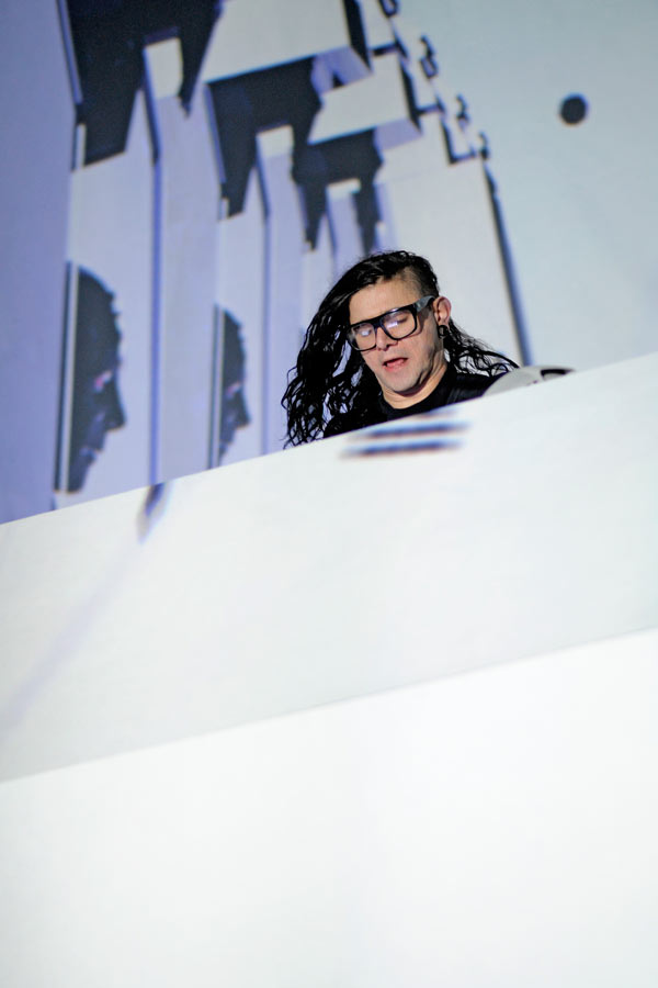 Räumt drei Grammys ab und rockt in Köln: Skrillex – Vom ersten Wumms aus den Bassboxen an...