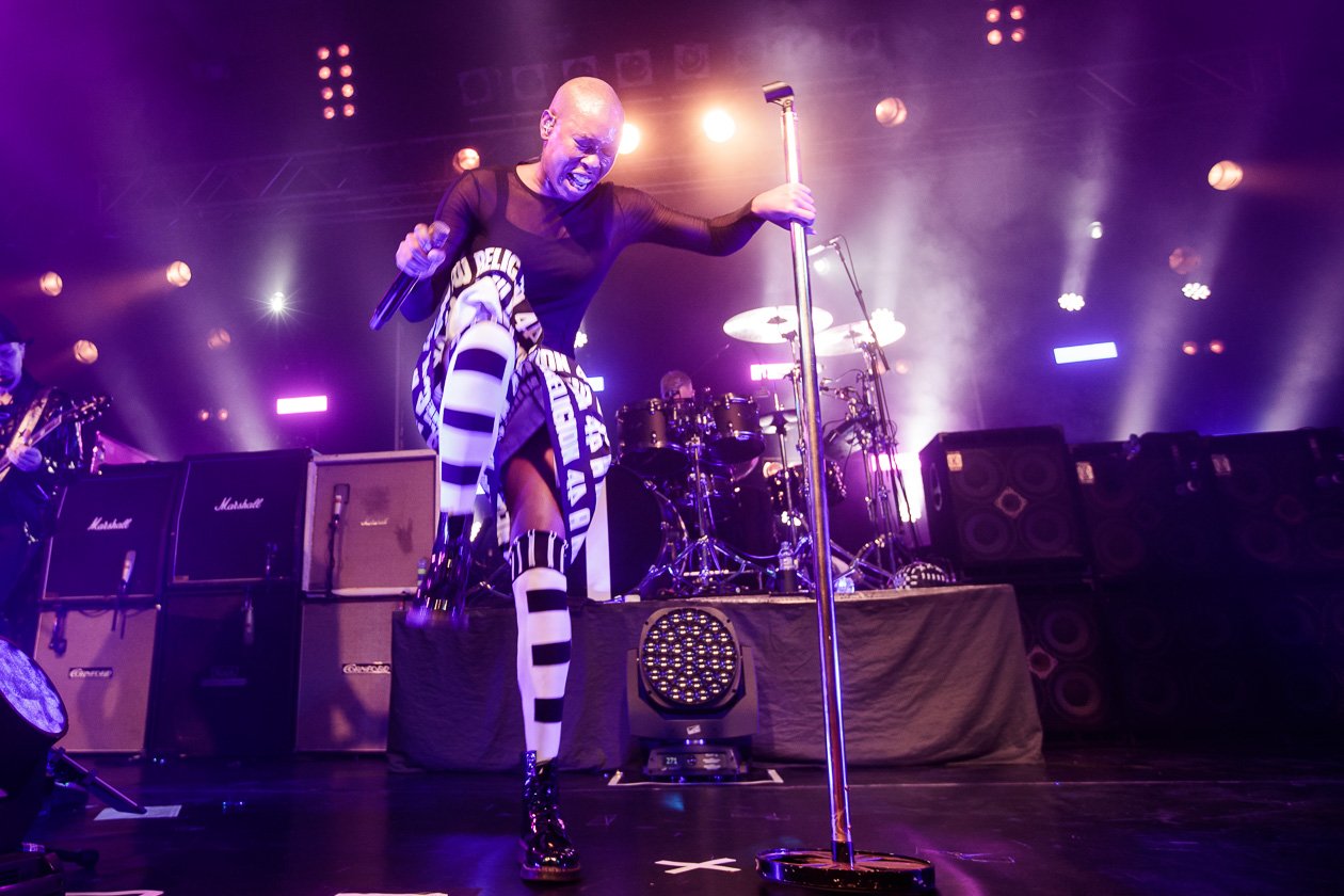 Skunk Anansie – Skin und ihre Männer live in der Domstadt. – Und Action!