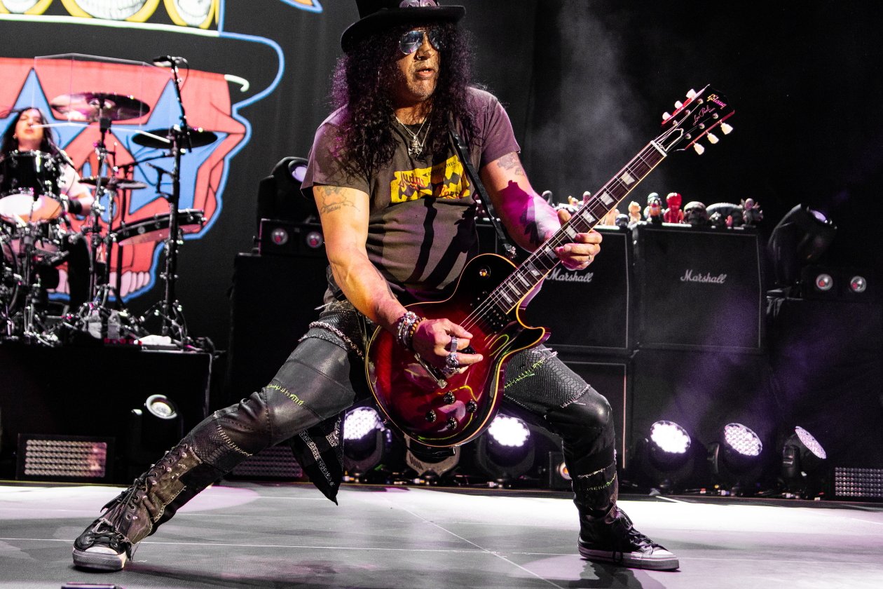 "Living The Dream" mit Myles Kennedy und den Conspirators. – Slash.