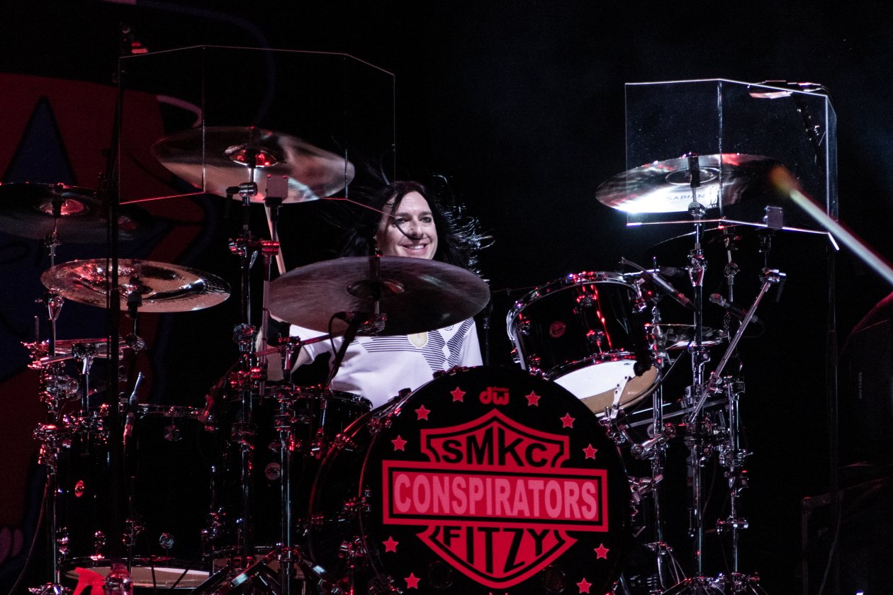 Slash – "Living The Dream" mit Myles Kennedy und den Conspirators. – Brent Fitz.