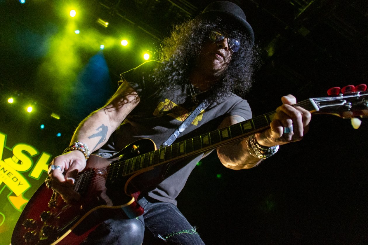 "Living The Dream" mit Myles Kennedy und den Conspirators. – Slash in Berlin.