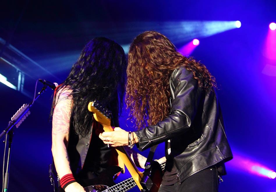World On Fire: Slash, Myles Kennedy und die Conspirators. – Bad Hair Day?